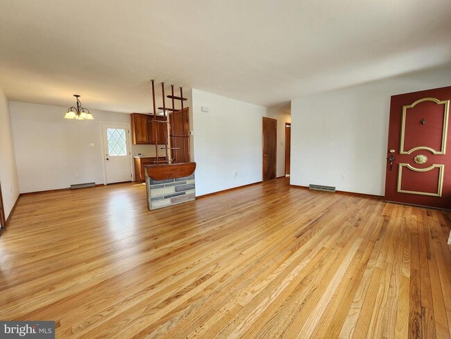 Foto del edificio - 225 Laurel Ln