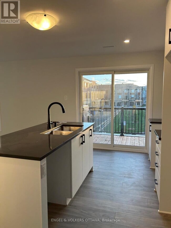 Photo du bâtiment - 829 Arcadian Private