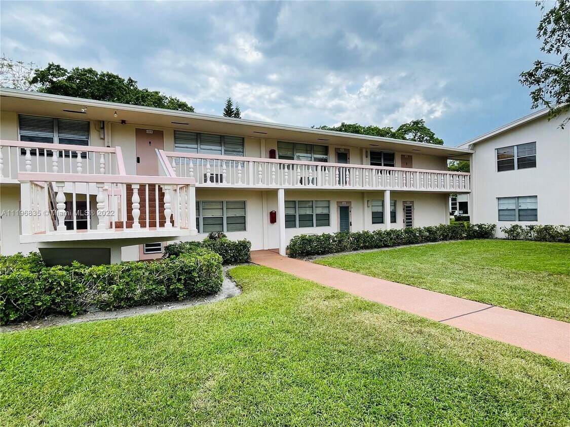 333 Farnham P Unit 333, Deerfield Beach, FL 33442 Condo for Rent in