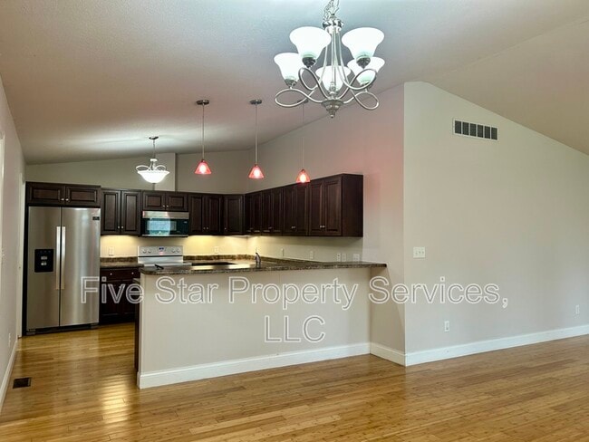 Building Photo - 1420 School House Ln