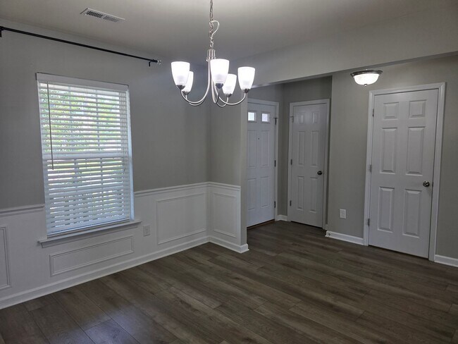 Foto del edificio - Charming 3BR + Bonus, 3BA Single-Family Ho...