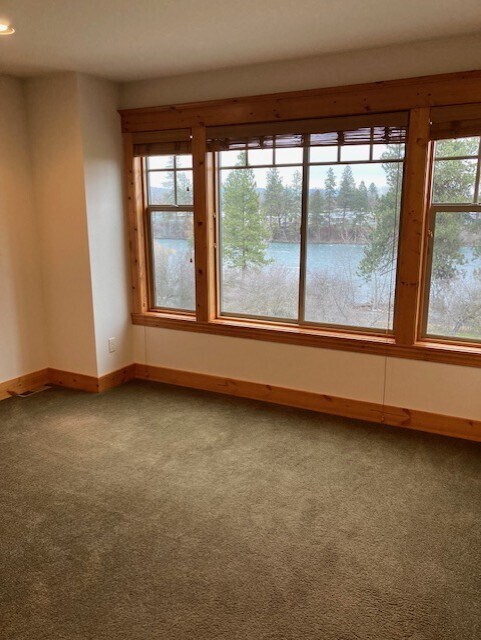 Foto del edificio - 18319 E Riverway Ave