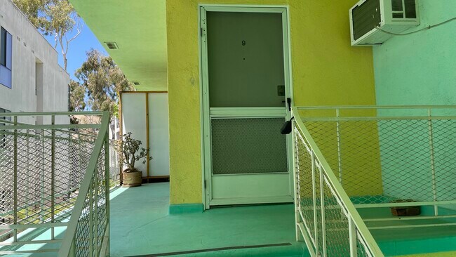 Foto del edificio - 432 S Barrington Ave