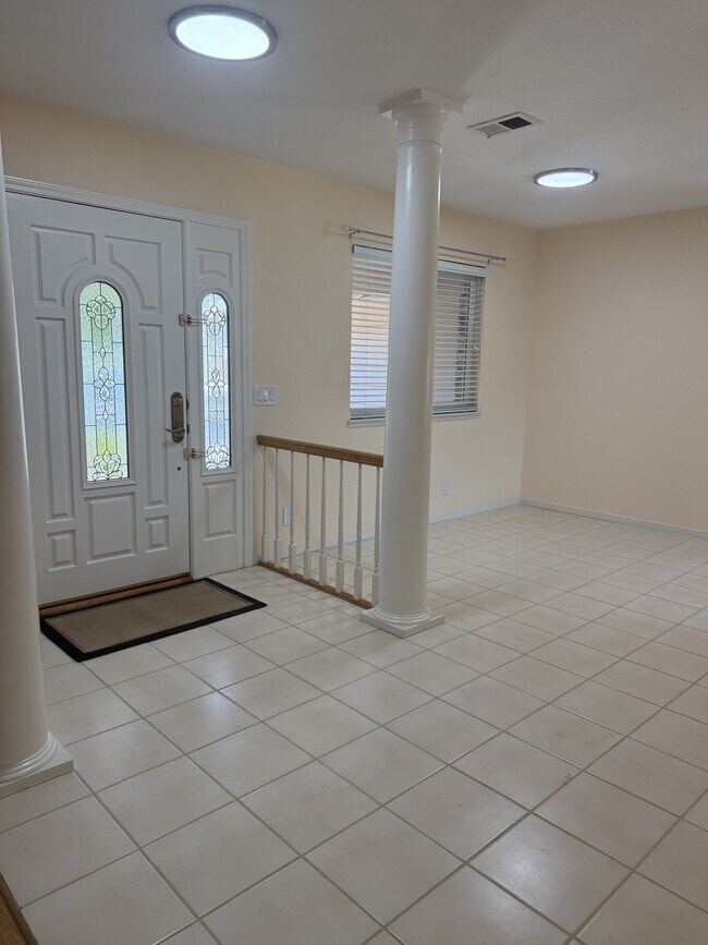 Foto del edificio - 964 Dawnview Ct