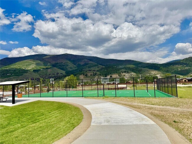 Building Photo - Home in Willowbrook for Rent