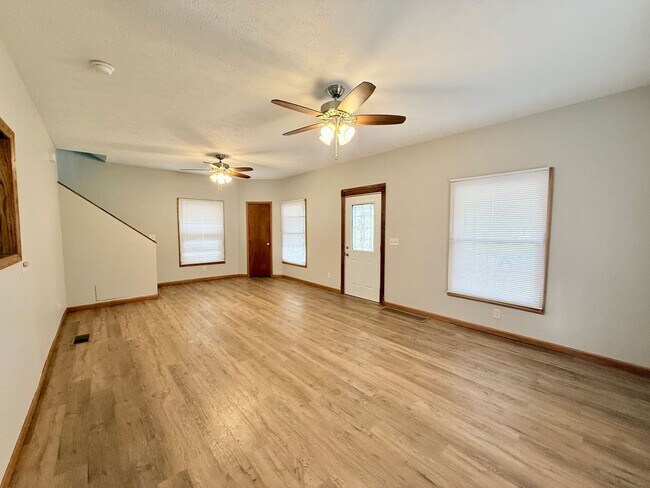 Foto del edificio - Stunning 3-Bedroom Home with Everything You’ve Been Looking For!