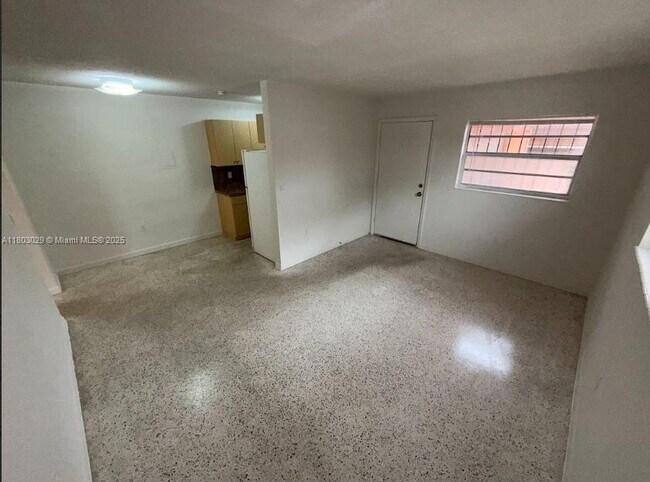 Foto del edificio - 735 W 15th St