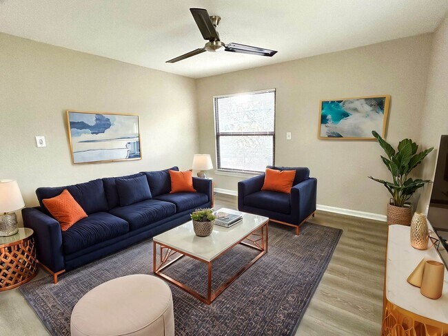 Foto del edificio - **APPLICATION RECEIVED** NEWLY RENOVATED! ...