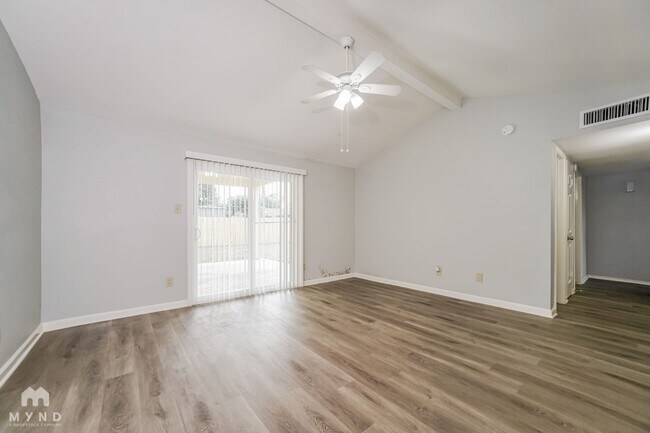 Foto del edificio - 9715 Courben Ln