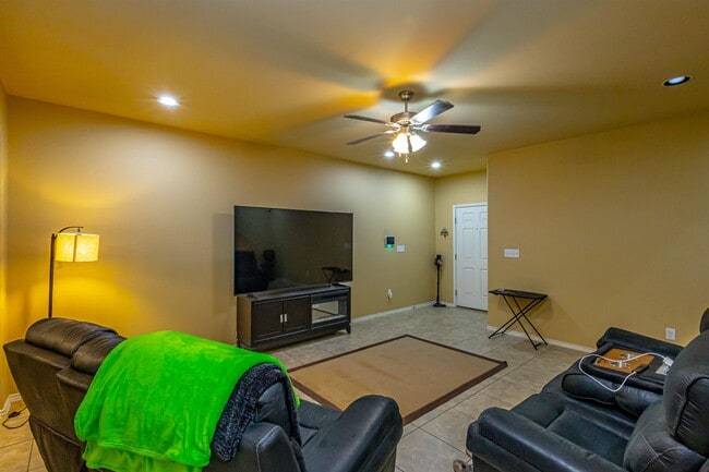 Building Photo - 5720 Montevista Dr