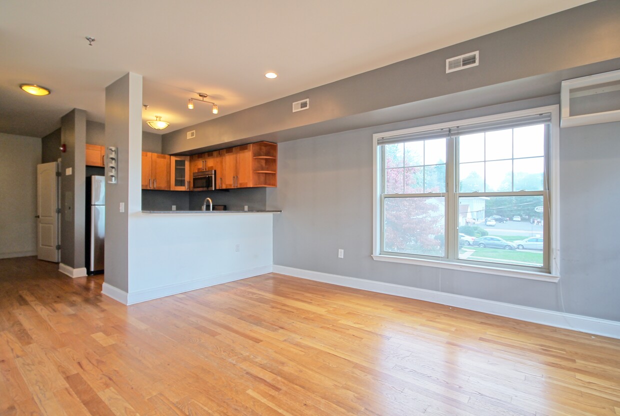 living room/ Kitchen - 1090 Amboy Ave