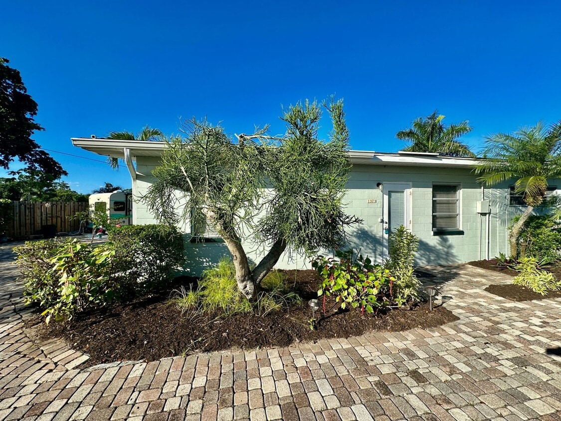 Primary Photo - ** CENTRAL NAPLES ** 3 BED / 2 BATH ** ANN...
