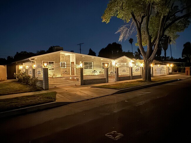 Building Photo - Beautiful 4 Bedroom, 2 Bathroom Reseda Hom...