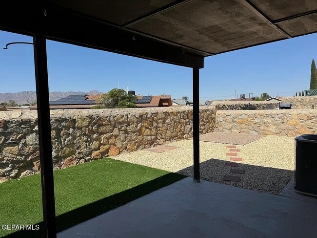 Building Photo - 10041 Paloma Dr