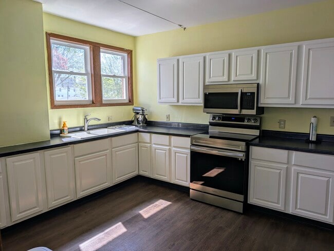 Building Photo - 3675 E Pulaski Ave
