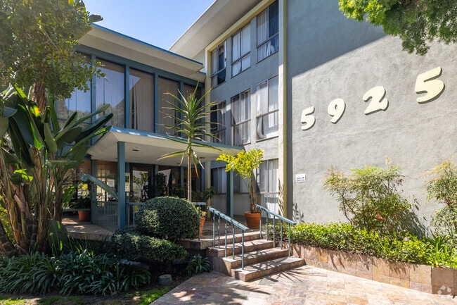 Building Photo - Fox Hills Apartments