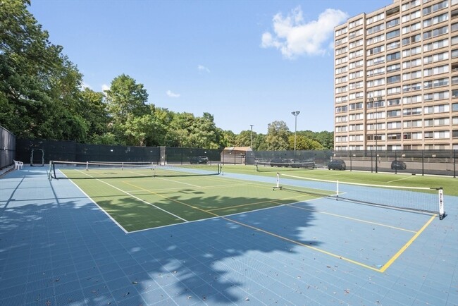 Foto del edificio - 250 Hammond Pond Pkwy