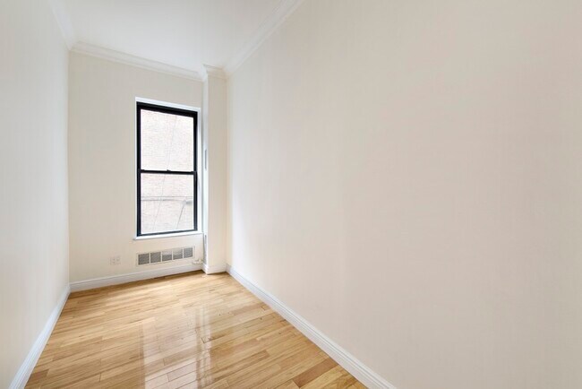Building Photo - 927 Madison Ave