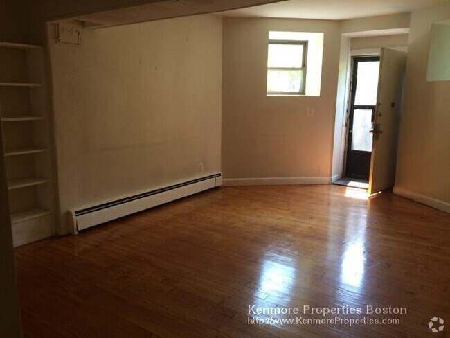 Building Photo - 1728 Beacon St