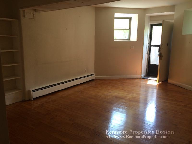 Primary Photo - 1728 Beacon St