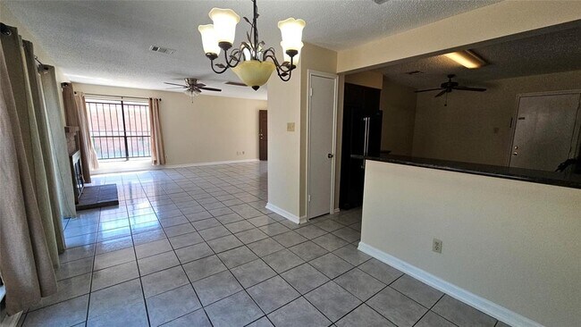 Building Photo - 15602 Scenic Haven Dr