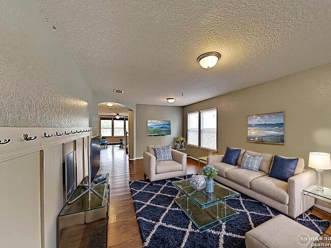 Foto del edificio - OPEN FLOOR PLAN  |  2 LIVING AREAS  |  4 B...