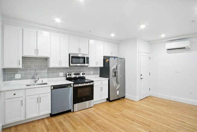 Building Photo - 21 Regent Cir