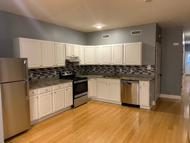 Kitchen - 423 S Wenzel St