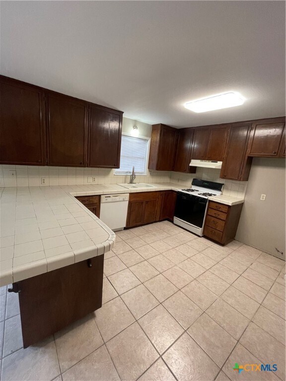 Foto del edificio - 4705 Dahlia Ln