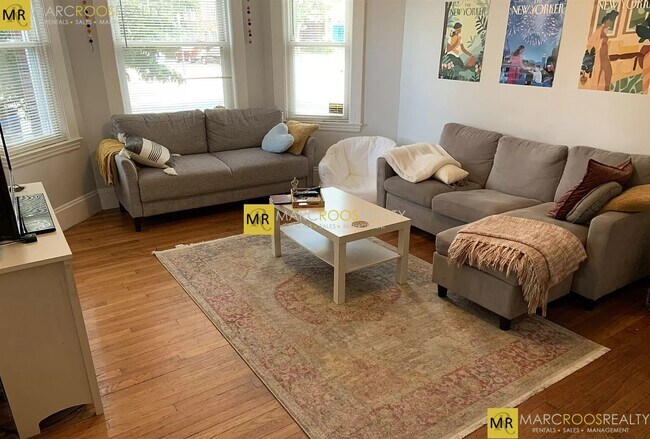 Foto del edificio - 96 Chestnut Hill Ave