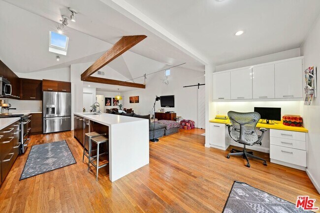 Foto del edificio - 1021 Pleasant View Ave