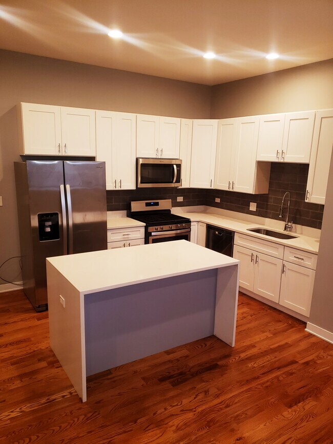 Building Photo - 4710 S King Dr