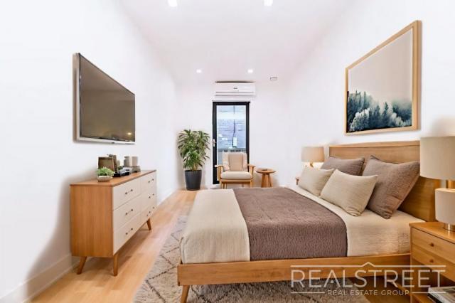Foto del edificio - 4 bedroom in Brooklyn NY 11221