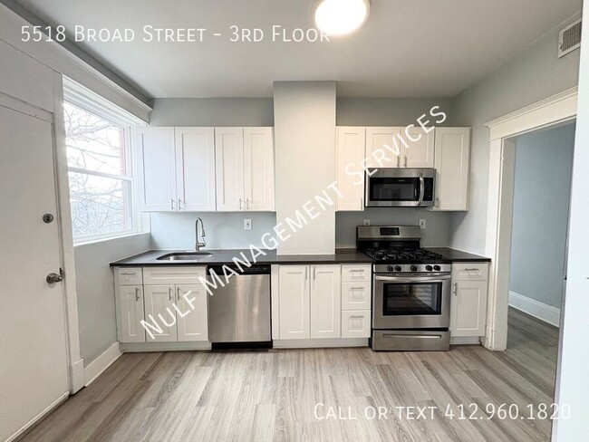 Foto del edificio - 3 bed, 2 bath apartment in Garfield