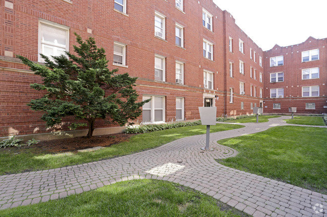 Courtyard - GreenGlen Park