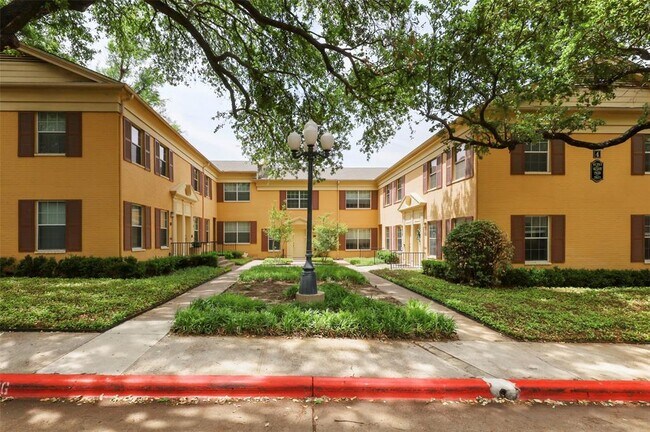 Building Photo - 4747 Bradford Dr