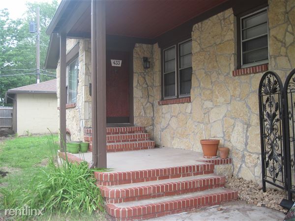 Building Photo - 433 N Pershing St