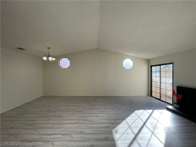 Foto del edificio - 1339 Ebbetts Pass