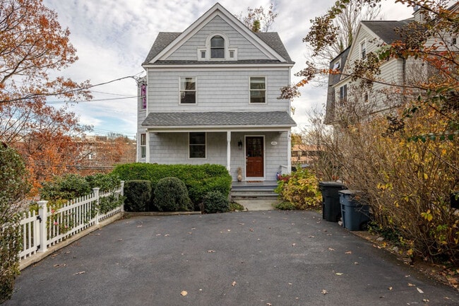 Building Photo - 3 Woodland Dr