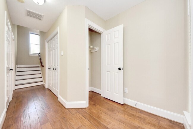 Foto del edificio - 2119 Stuart St