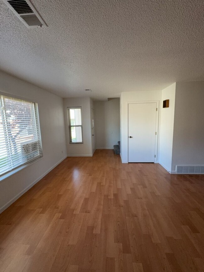 Foto del edificio - PRICE REDUCED - Updated 3 Bedroom 2.5 Bath...