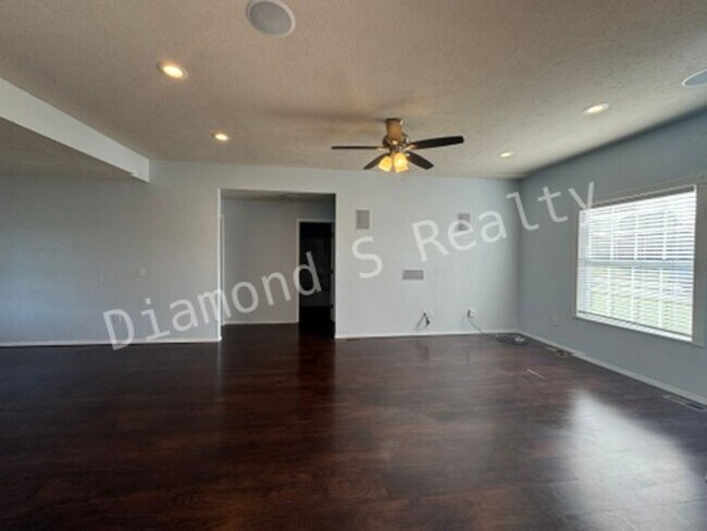 Building Photo - JUST REDUCED! Nixa Location - 3 Bedroom Ho...