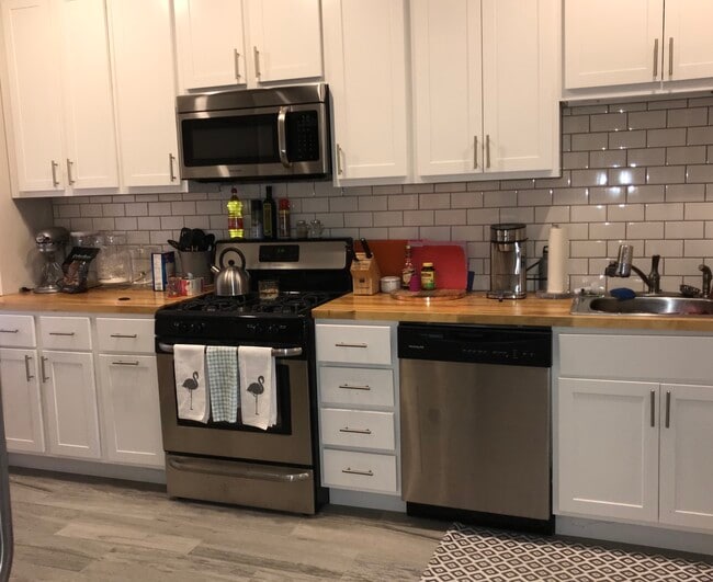 Foto del edificio - 2137 N Leavitt St