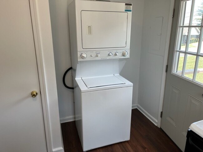 Building Photo - Quaint Sylvan Heights Duplex