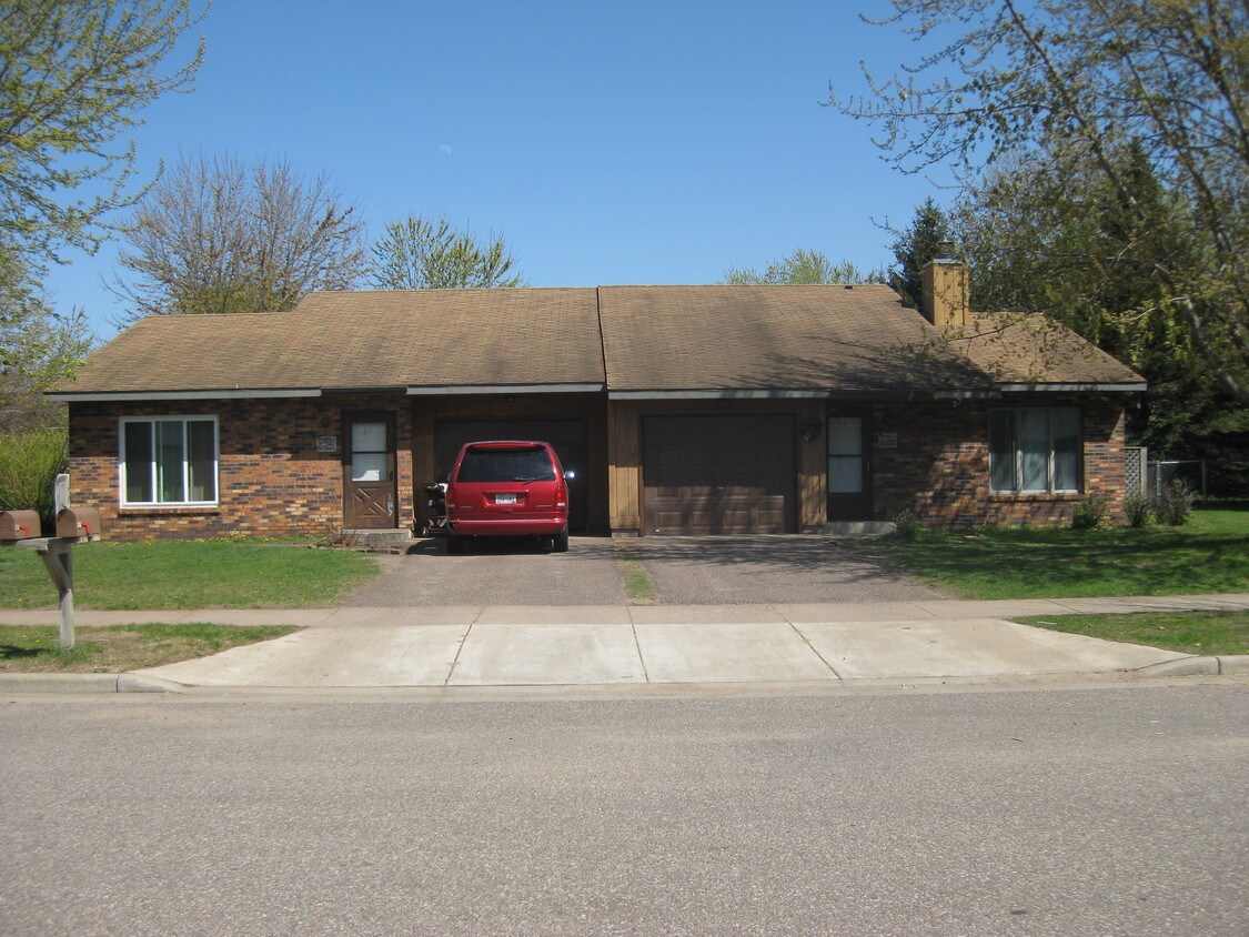 3625 Livingston Ln, Eau Claire, WI 54701 Townhouse for Rent in Eau