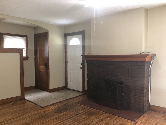 Building Photo - 1343 E Kossuth St