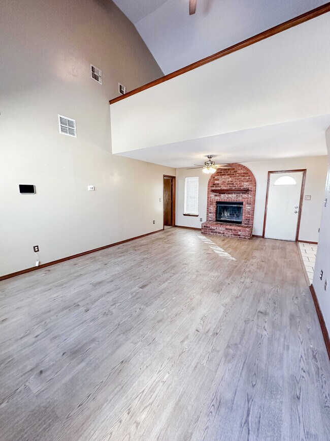 Building Photo - 4510 SW Wendy Dr