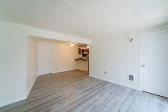 Building Photo - 10804-10810 Davisson Rd SW