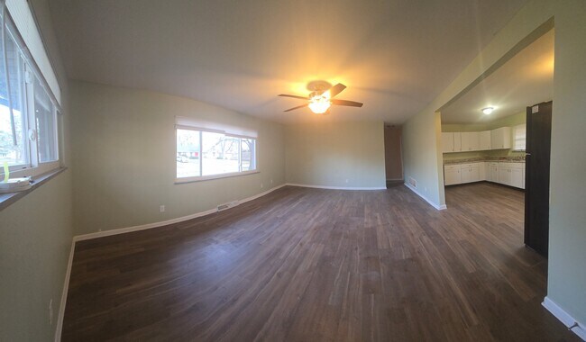 Foto del edificio - 7161 E Pleasant Run Pkwy S Dr