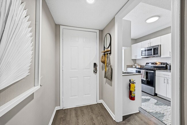 Building Photo - Enclave 425